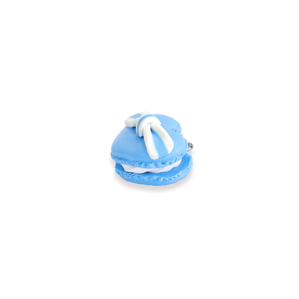 Подвеска из полимерной глины голубое пирожное в форме сердца