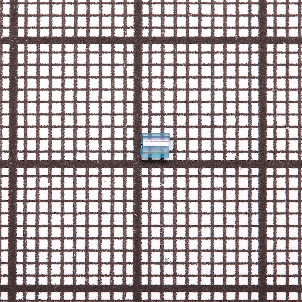 Бісер-рубка (2,1 мм) блакитний прозорий райдужний 17204