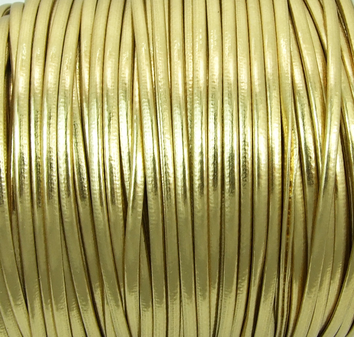 Шнур глянцевый из кожзама 1,5 мм золотой 1 метр