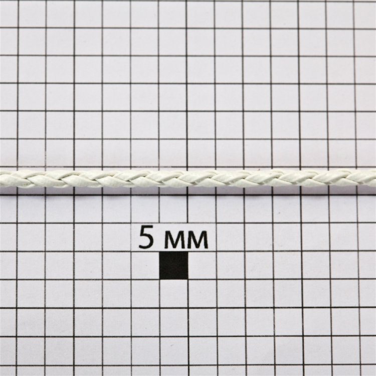 Шнур-косичка белый кожзаменитель 3 мм