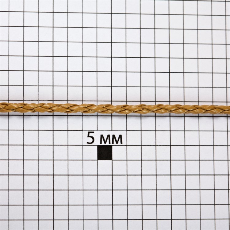 Шнур-косичка бежевый кожзаменитель 3 мм