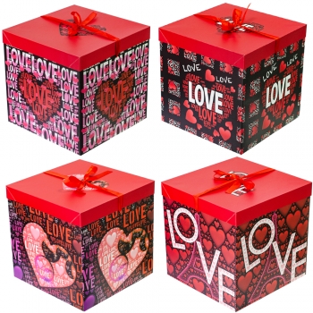 Коробочка картонна подарункова 30х30х30 см Love мікс