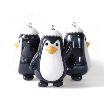 Пластиковая подвеска Пингвин